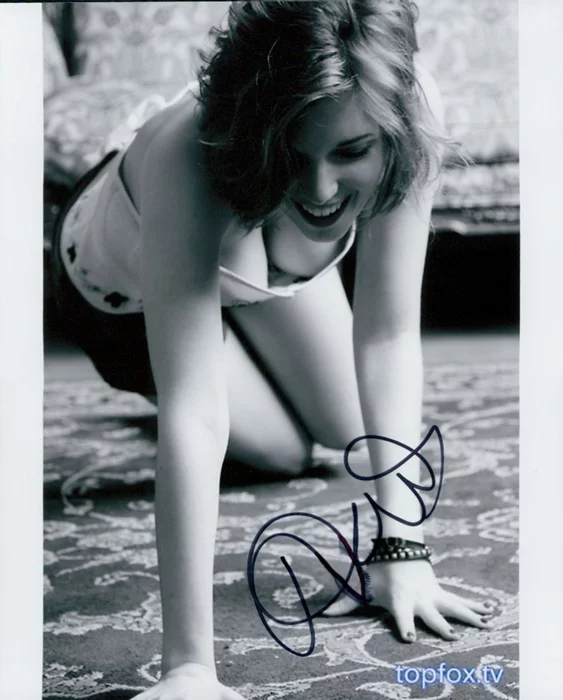 Dani Thorne autograph