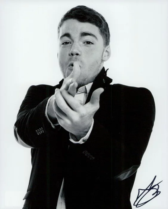 Gabriel Basso autograph