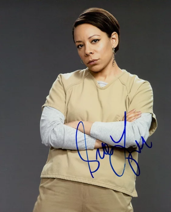 Selenis Leyva autograph
