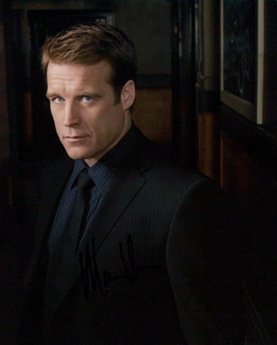 Mark Valley autograph