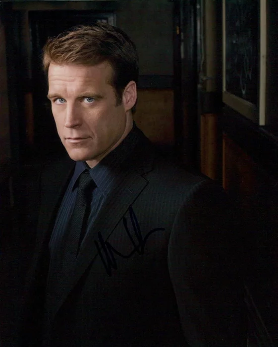 Mark Valley autograph