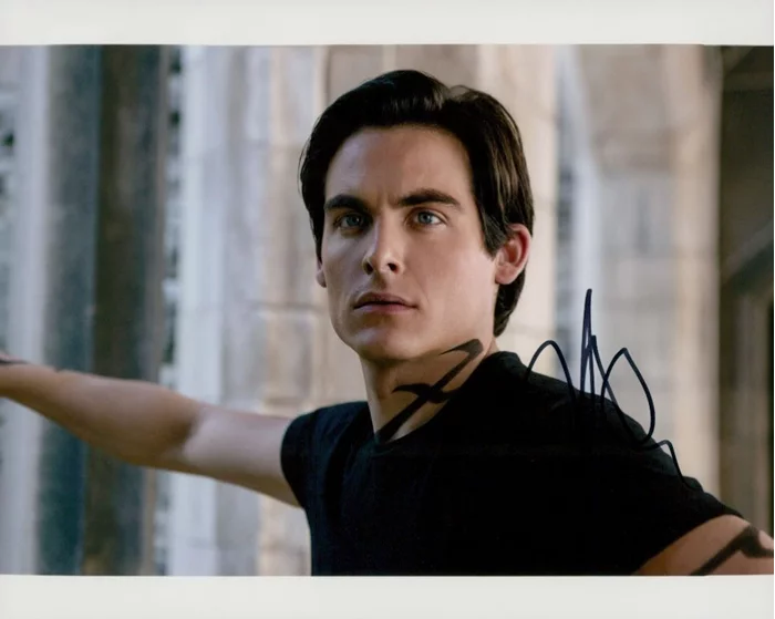 Kevin Zegers autograph