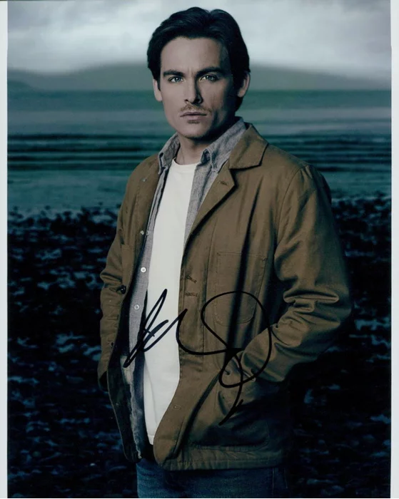 Kevin Zegers autograph