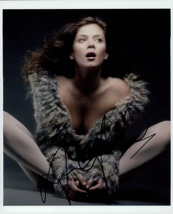 Anna Friel autograph