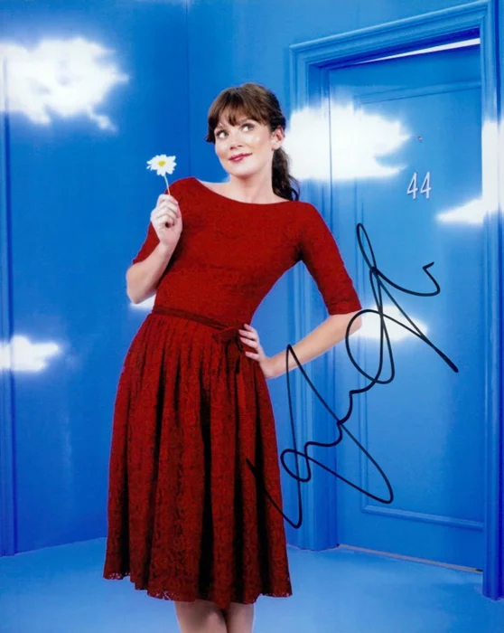 Anna Friel autograph
