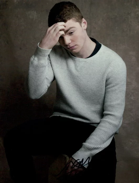 Gabriel Basso autograph