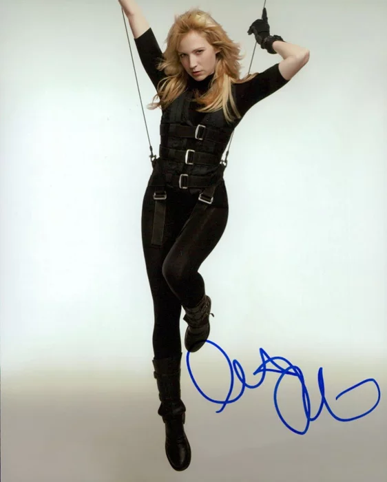 Beth Riesgraf autograph