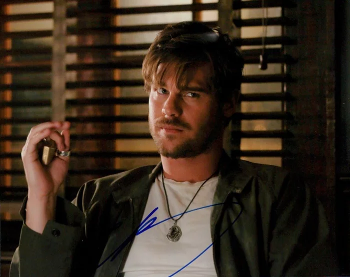 Grey Damon autograph