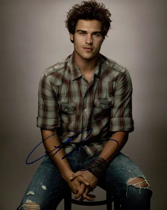 Grey Damon autograph