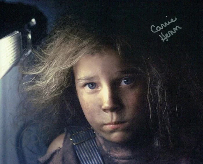 Carrie Henn autograph