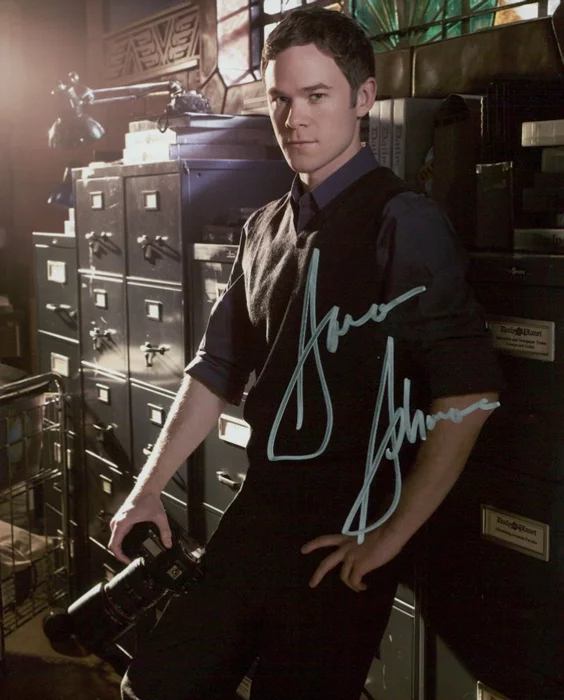 Aaron Ashmore autograph