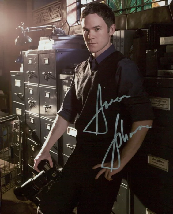 Aaron Ashmore autograph