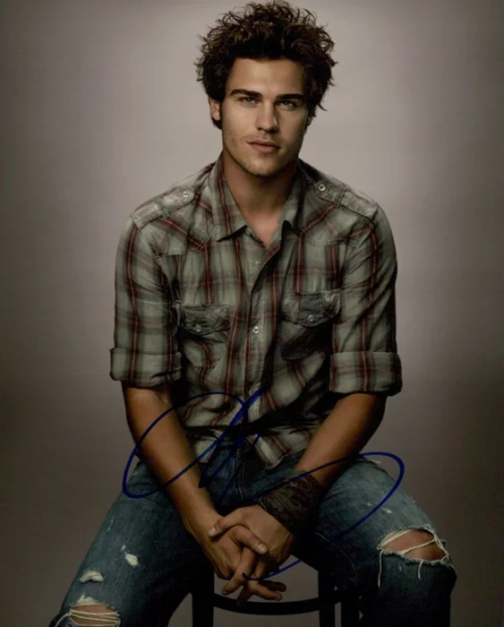 Grey Damon autograph