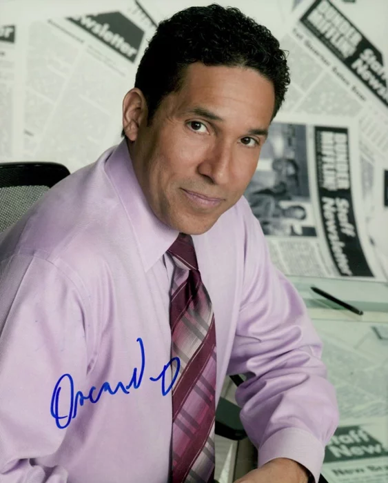Oscar Nunez autograph