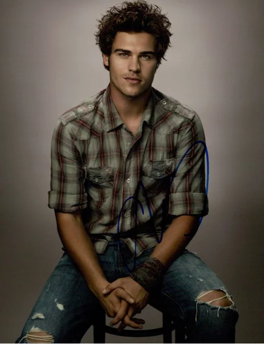 Grey Damon autograph