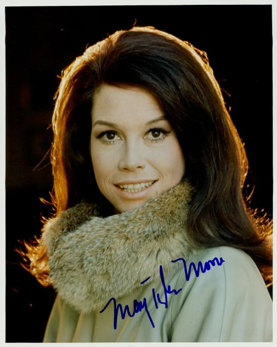 Mary Tyler Moore autograph