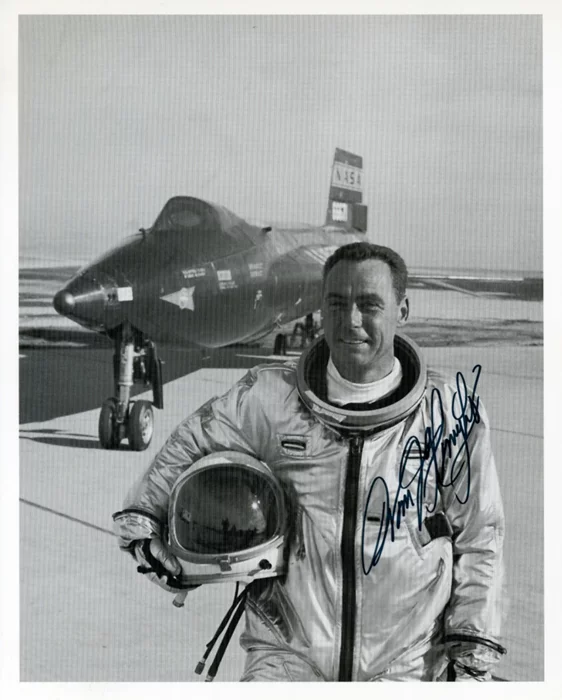 Pete Knight autograph
