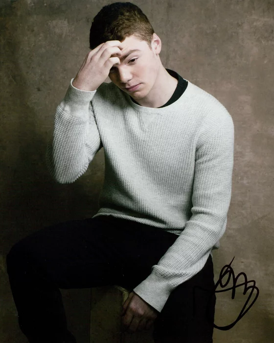 Gabriel Basso autograph