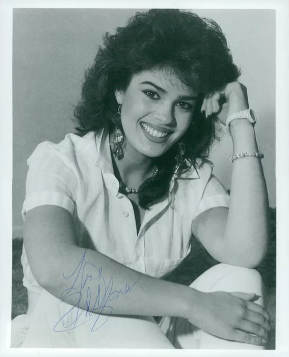 Kristian Alfonso autograph
