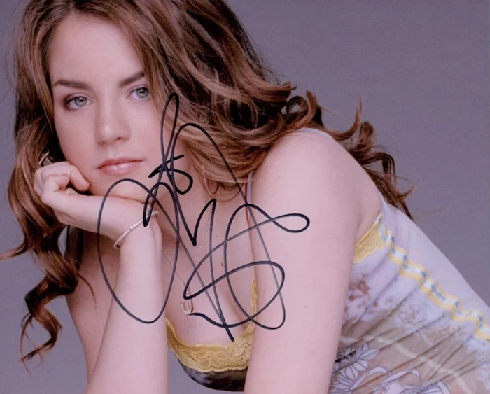 JoJo Levesque autograph