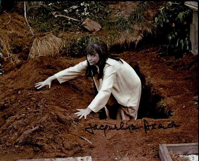 Jacqueline Pearce autograph