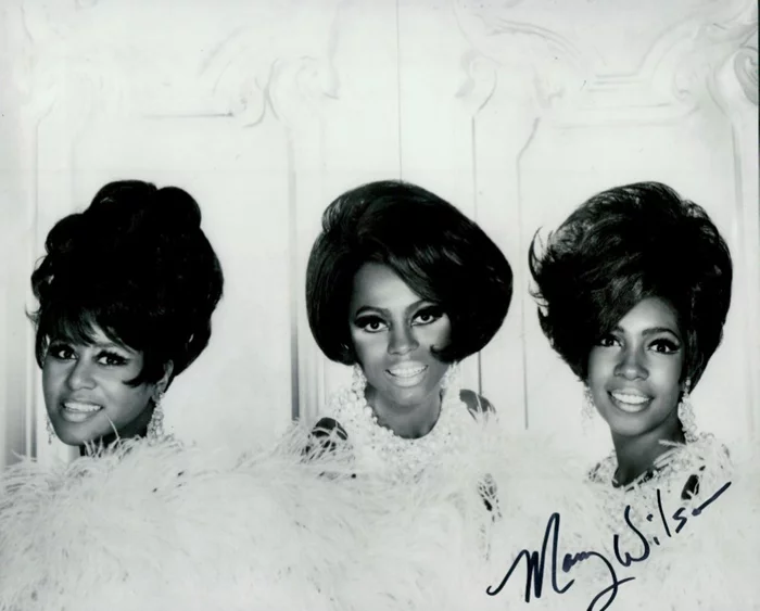 Mary Wilson autograph