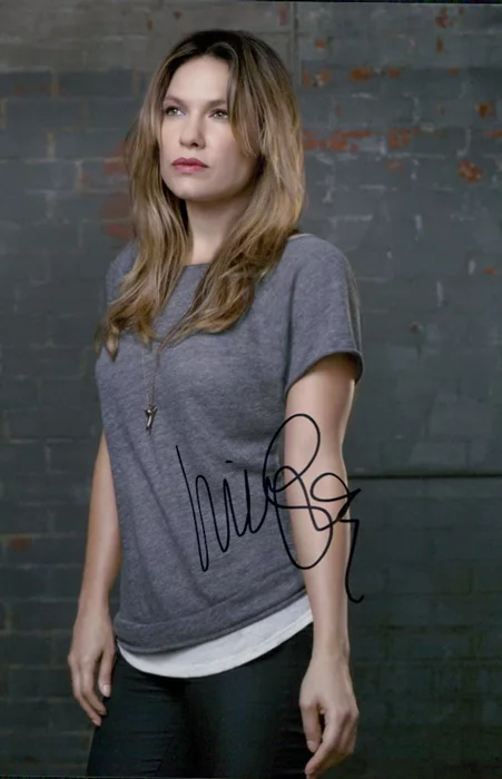 Kiele Sanchez autograph