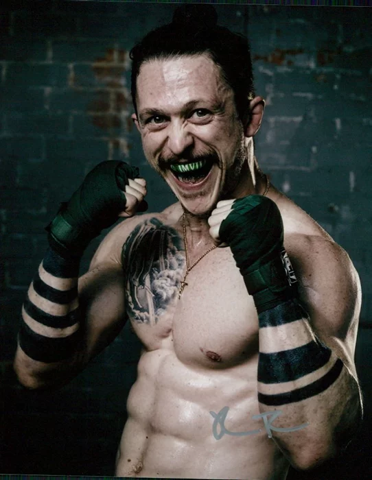 Jonathan Tucker autograph