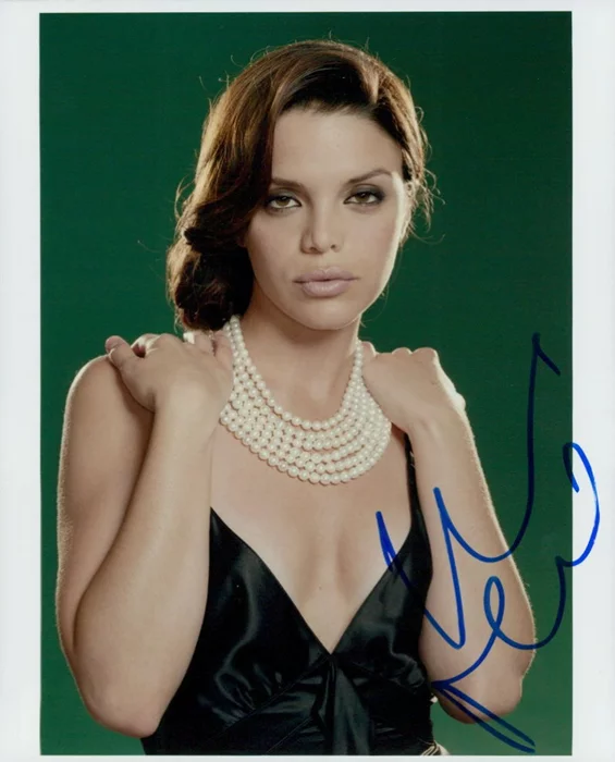 Vanessa Ferlito autograph