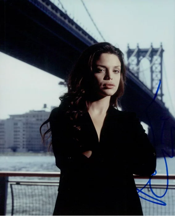 Vanessa Ferlito autograph
