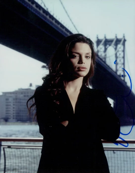 Vanessa Ferlito autograph
