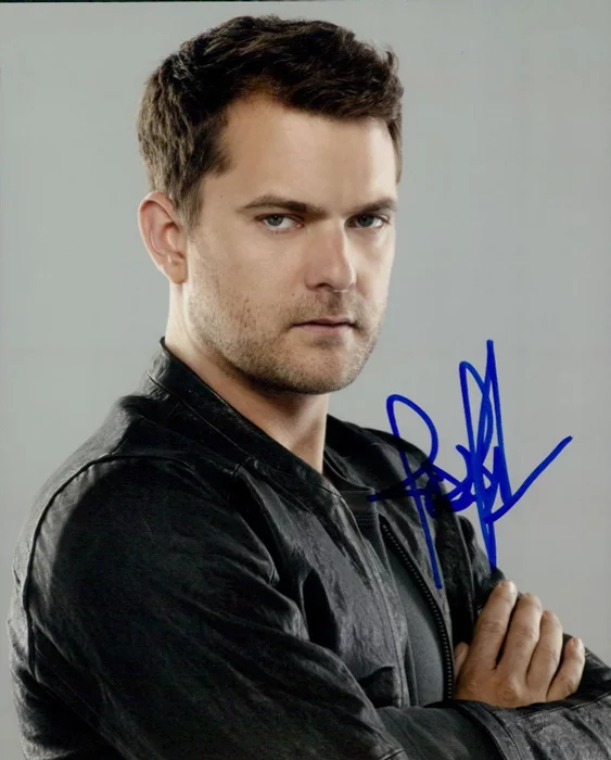 Joshua Jackson autograph