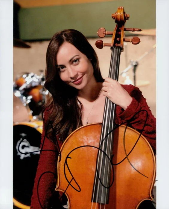 Courtney Ford autograph