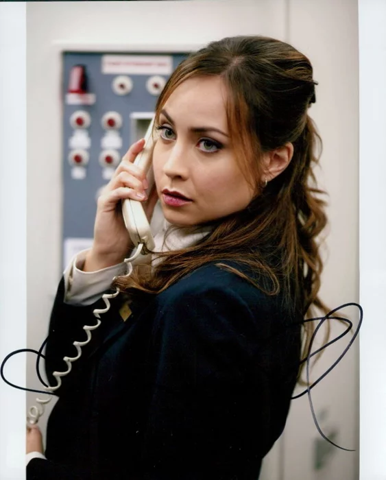 Courtney Ford autograph