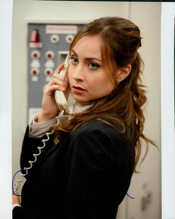 Courtney Ford autograph