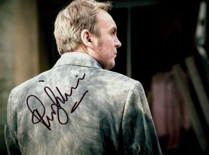 Philip Glenister autograph