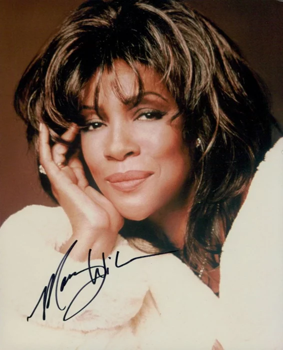 Mary Wilson autograph