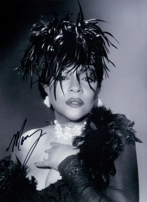 Mary Wilson autograph