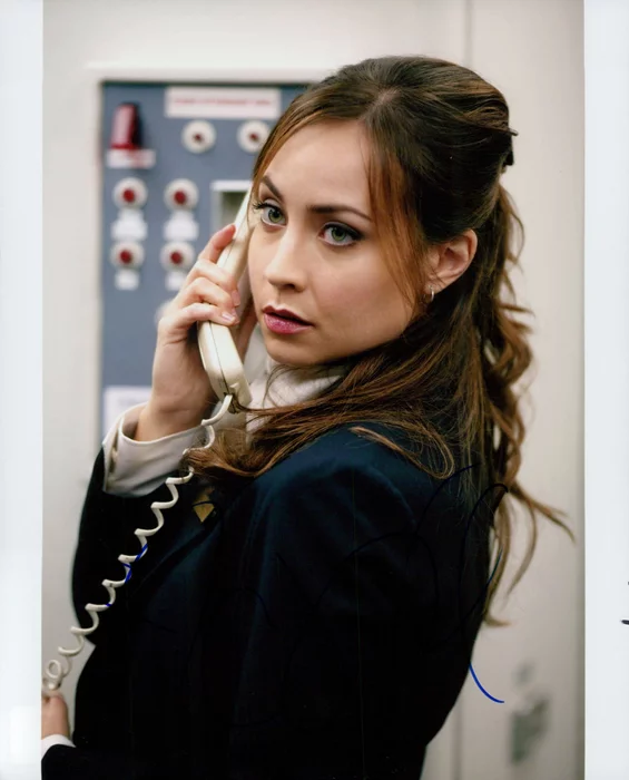 Courtney Ford autograph