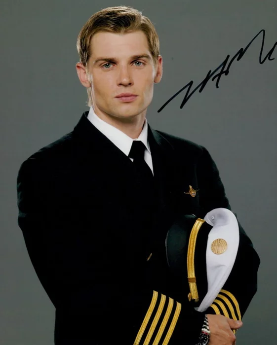 Mike Vogel autograph