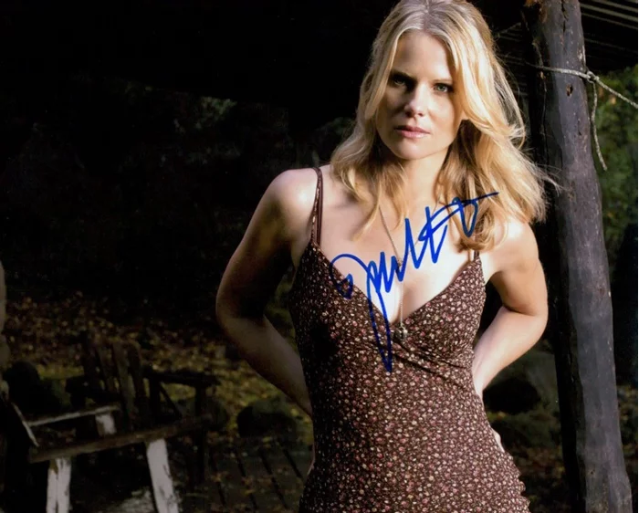 Joelle Carter autograph