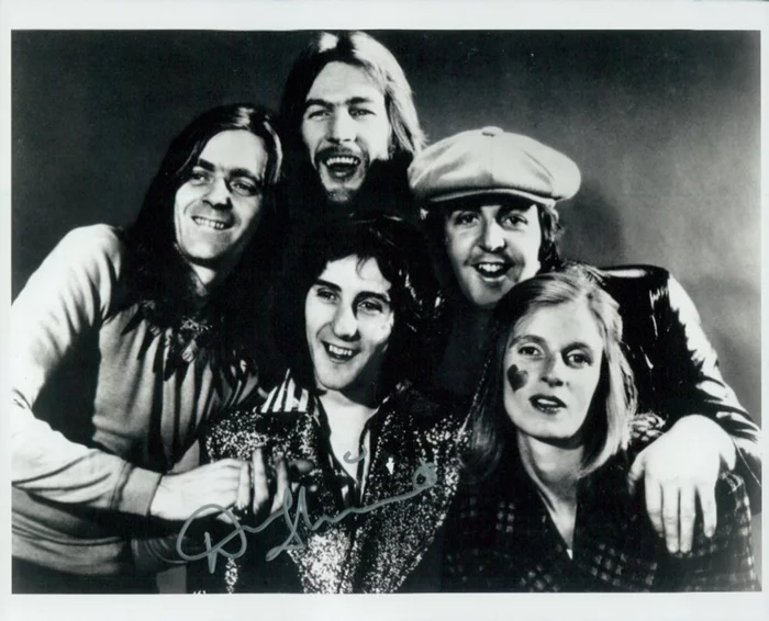Denny Laine autograph