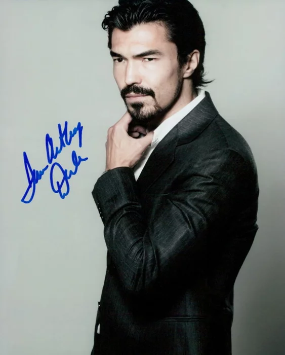 Ian Anthony Dale autograph