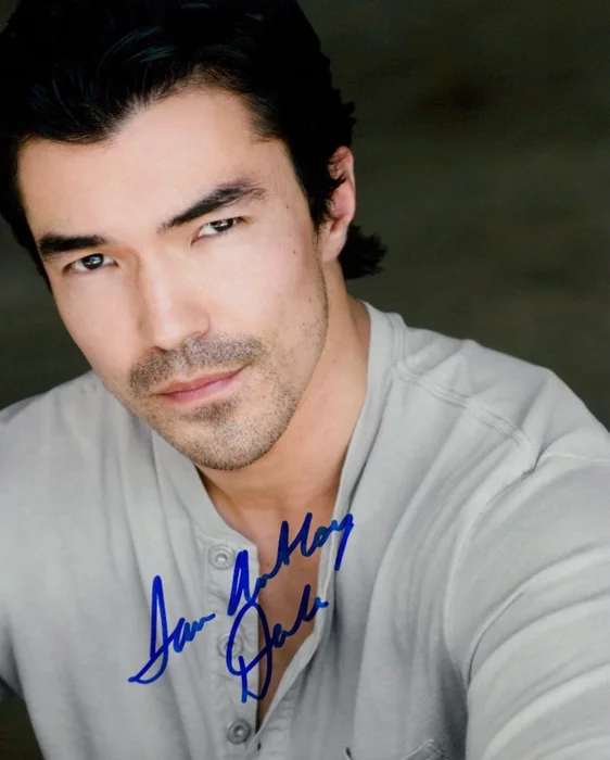 Ian Anthony Dale autograph
