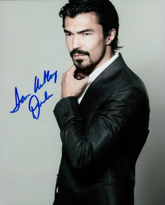 Ian Anthony Dale autograph