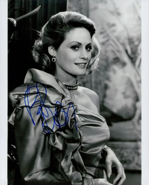 Beverly D'Angelo autograph