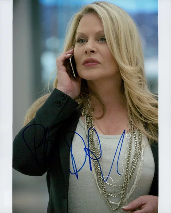 Beverly D'Angelo autograph