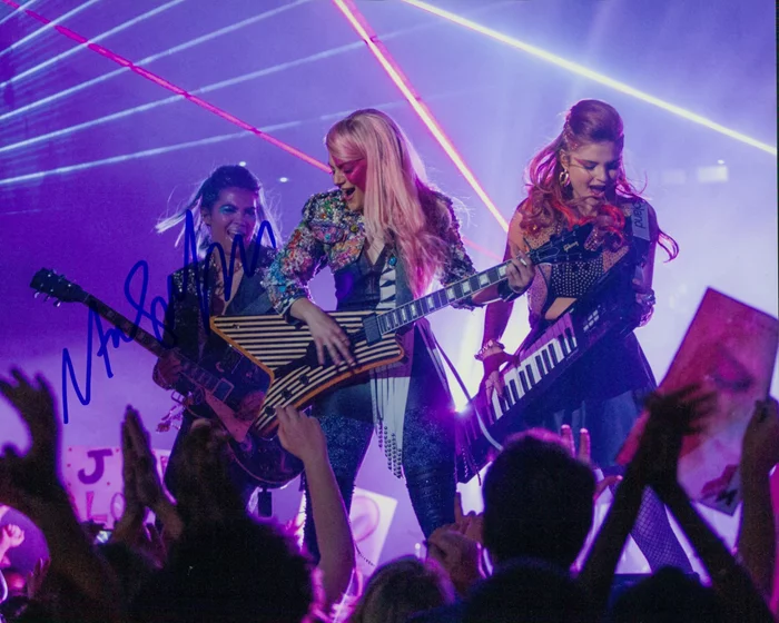 Aubrey Peeples autograph