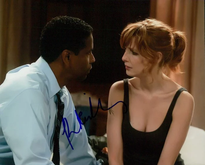Kelly Reilly autograph