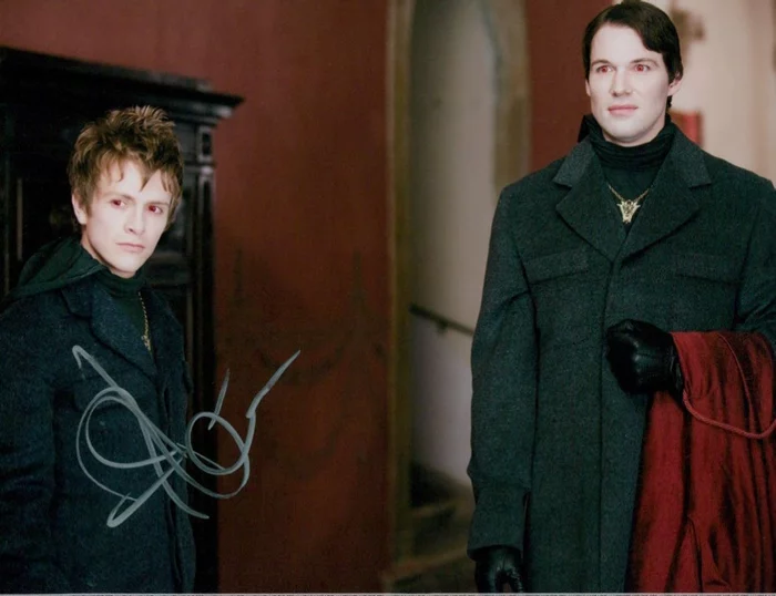 Charlie Bewley autograph